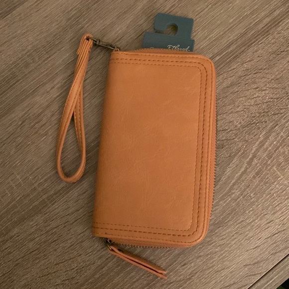 Brand new with tags wristlet - Picture 1 of 1